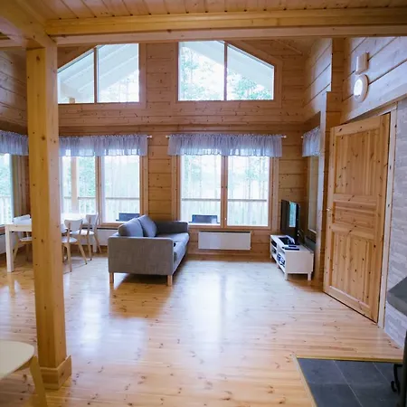 Vaeaeraejaerven Villa * Ruokolahti